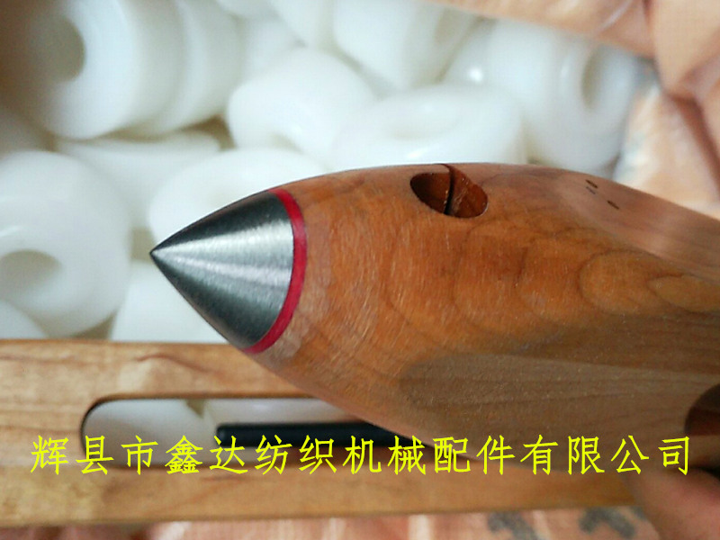 Wooden shuttle head and shuttle tip