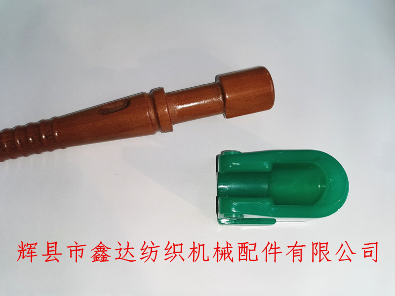 Plastic chuck and weft tube for shuttle of old loom